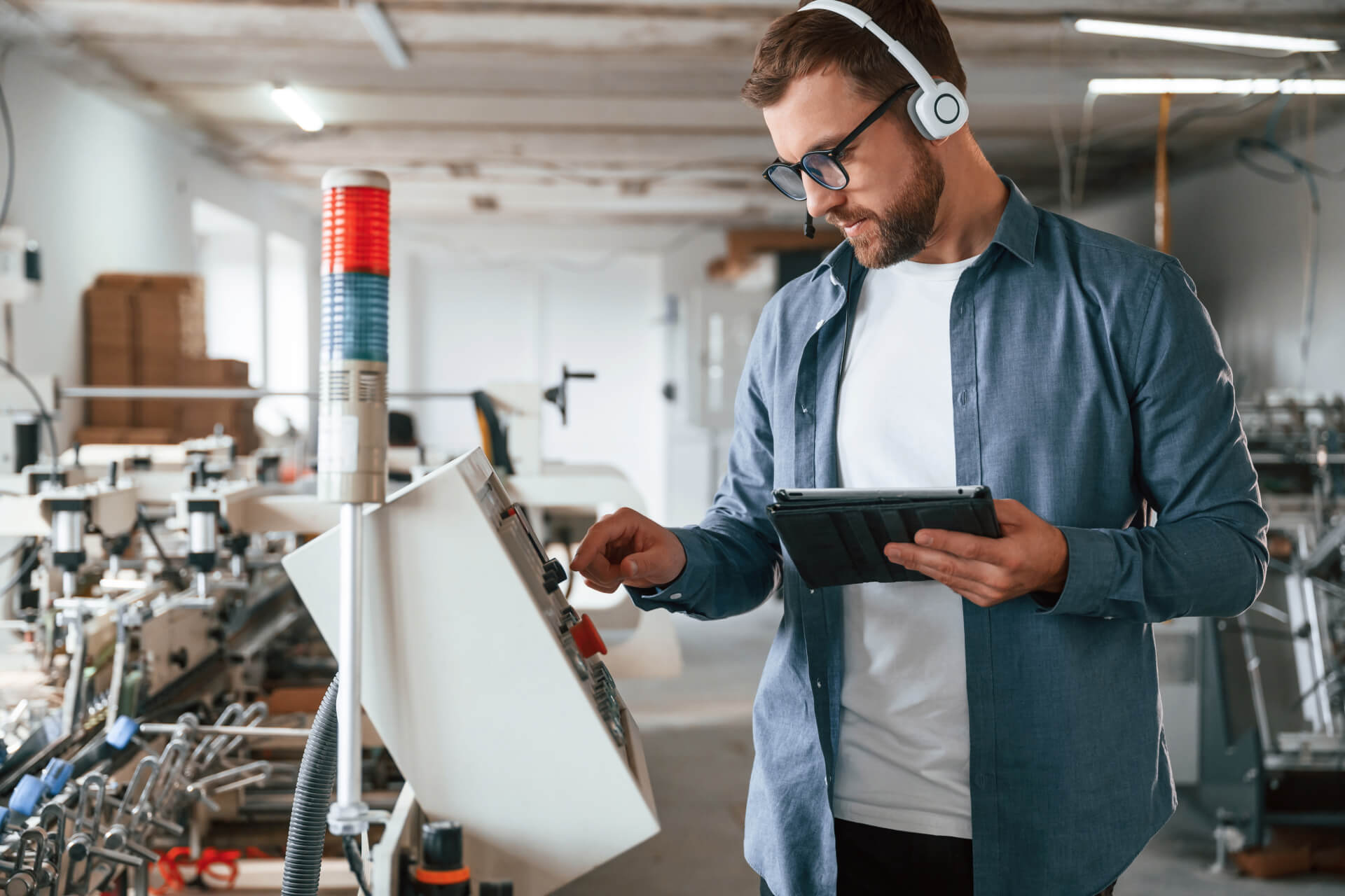 [header] ai manufacturing customer service software